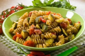 pasta fusilli con vegetales